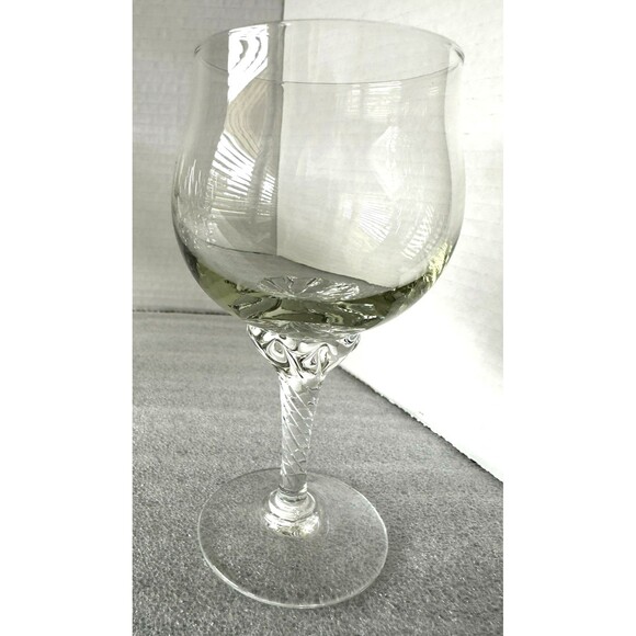 Set of 9 Sasaki CORONATION Lt Green Crystal Twisted Stem Footed Wine Glasses - Picture 3 of 4
